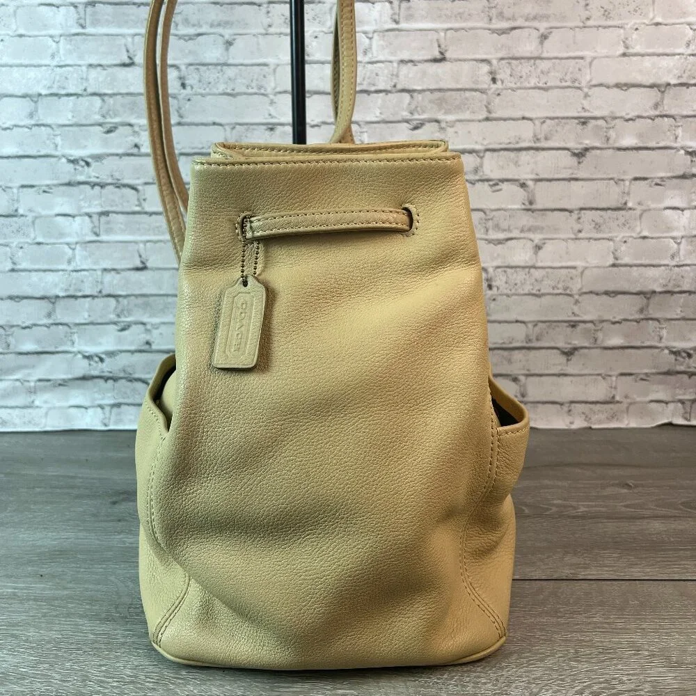 COACH Sonoma Sling Bag Cream Colored Pebbled Leather #4922 Vintage Backpack